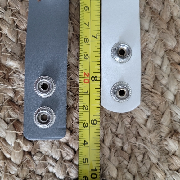 Bundle 2 Leather Snap Bracelets with Pretty Decorative Snap Buttons - Picture 6 of 8